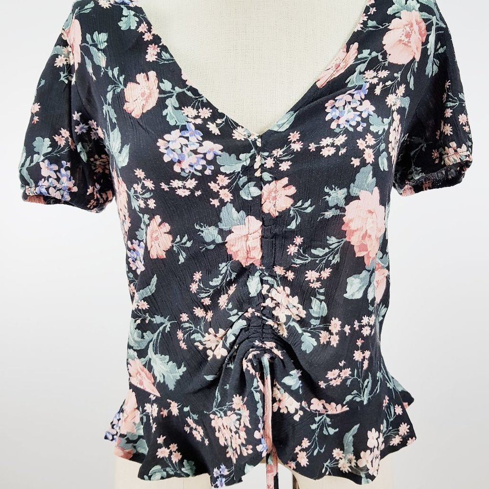 American Eagle Floral Short Sleeve Top